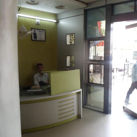 Hotel Atithi Ahmadabad Zewnętrze zdjęcie