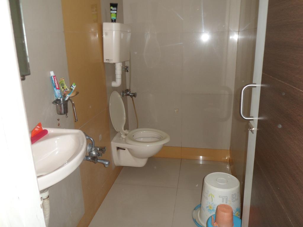 Hotel Atithi Ahmadabad Zewnętrze zdjęcie