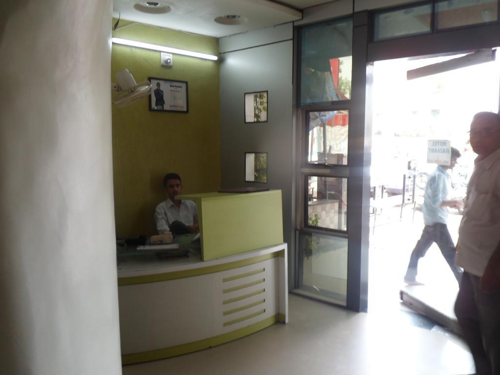 Hotel Atithi Ahmadabad Zewnętrze zdjęcie