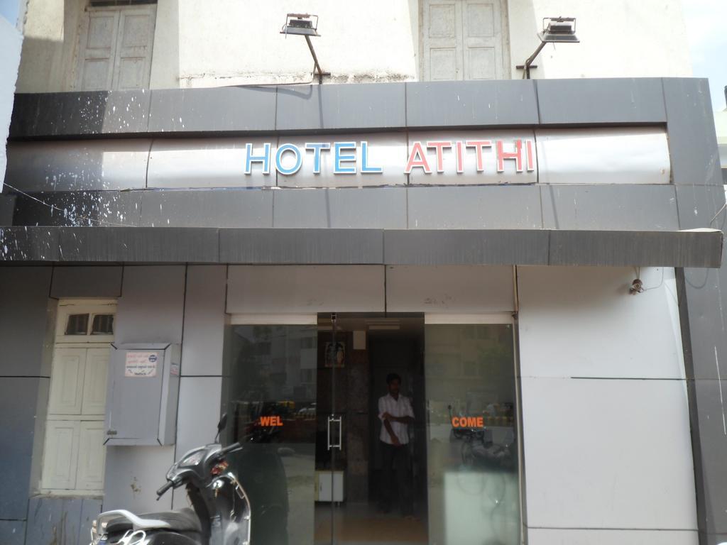 Hotel Atithi Ahmadabad Zewnętrze zdjęcie