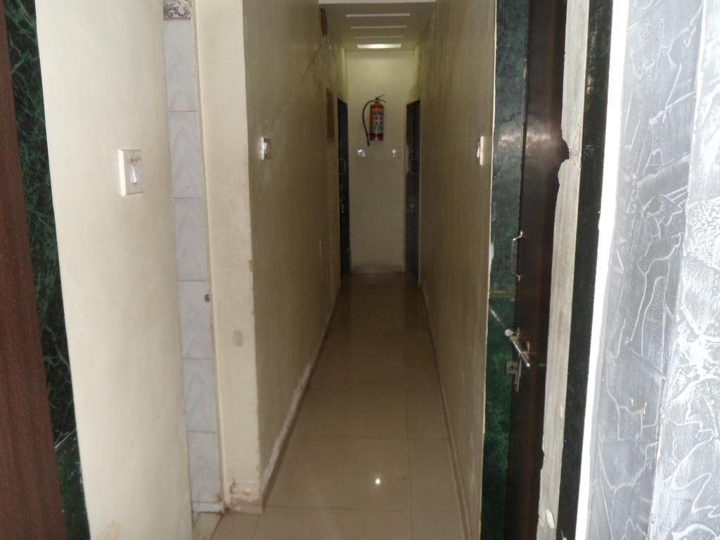 Hotel Atithi Ahmadabad Zewnętrze zdjęcie