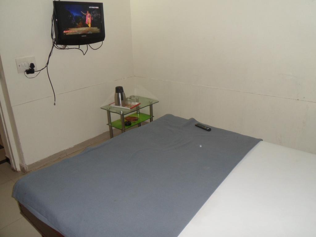 Hotel Atithi Ahmadabad Pokój zdjęcie
