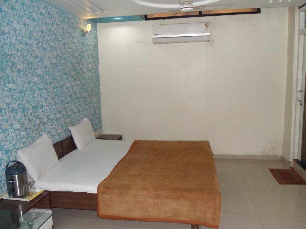 Hotel Atithi Ahmadabad Pokój zdjęcie