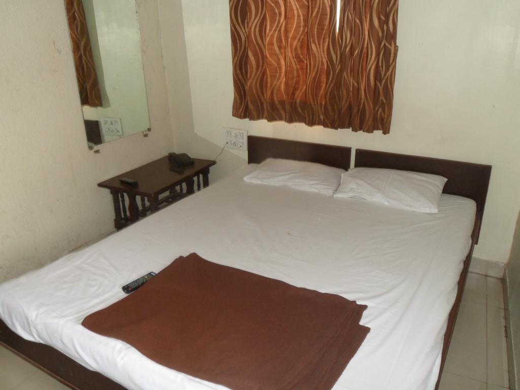 Hotel Atithi Ahmadabad Pokój zdjęcie