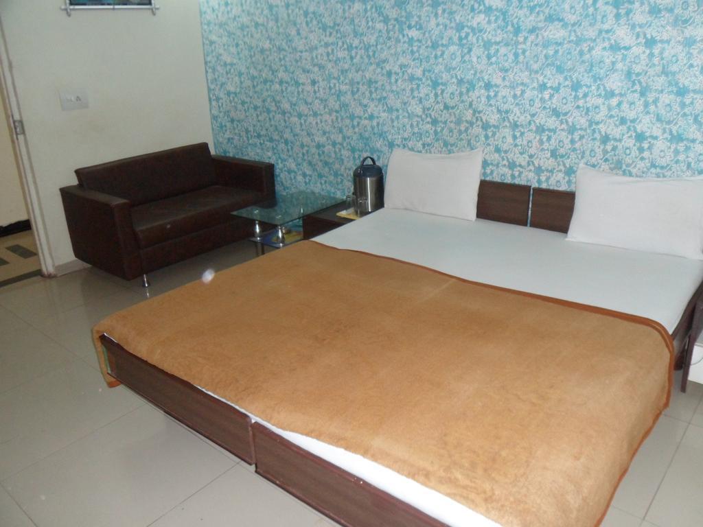 Hotel Atithi Ahmadabad Pokój zdjęcie